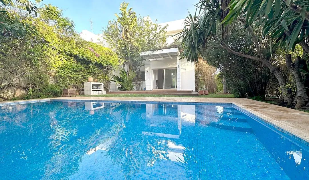 Villa for rent 33 000 dh 700 sqm, 4 rooms - Val d'anfa Casablanca