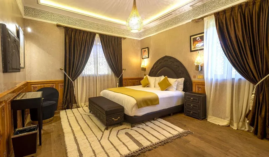 Villa for Sale 10 000 000 dh 2 450 sqm, 8 rooms - Route de Fès Marrakech