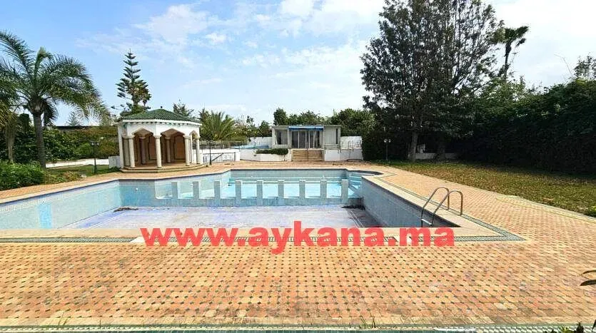 Villa à vendre 000 000 35 dh 815 3 m², 6 chambres - Souissi Rabat