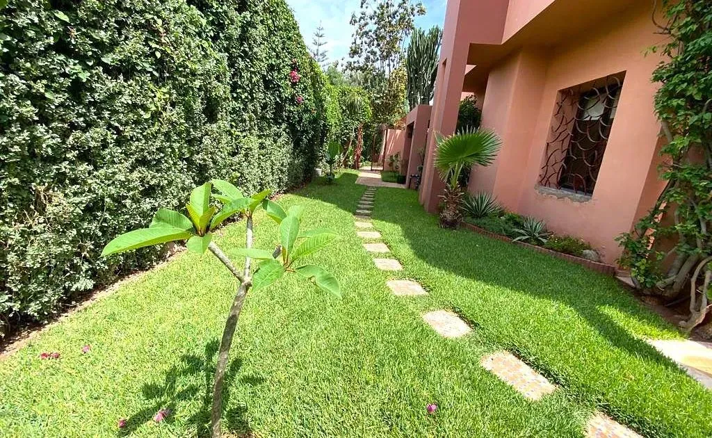 Villa for Sale 15 000 000 dh 1 100 sqm, 5 rooms - Californie Casablanca