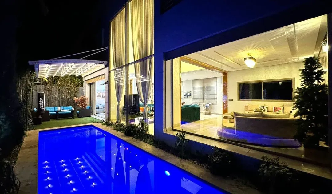 Villa for Sale 4 950 000 dh 250 sqm, 6 rooms - Bouskoura Ville 