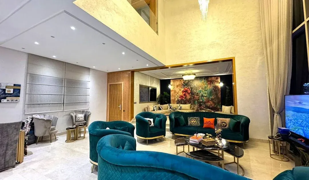 Villa à vendre 4 950 000 dh 250 m², 6 chambres - Bouskoura Ville 