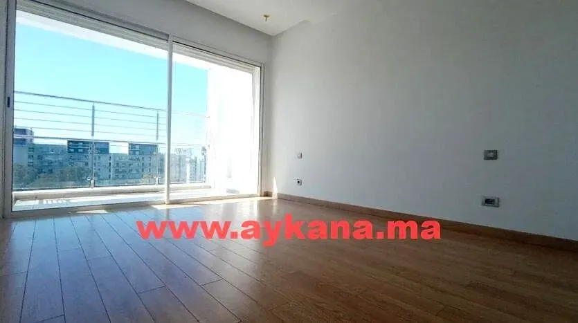 Duplex à louer 17 000 dh 190 m², 3 chambres - Riyad Rabat