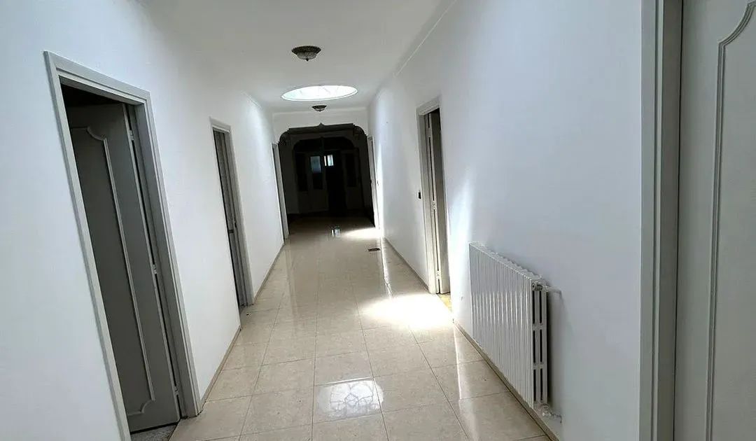Villa à louer 50 000 dh 3 000 m², 9 chambres - Souissi Rabat