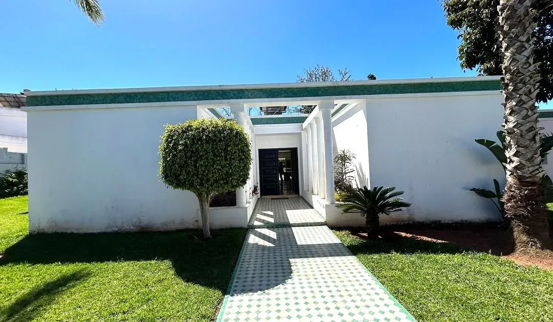 Villa à louer 50 000 dh 2 200 m², 4 chambres - Souissi Rabat