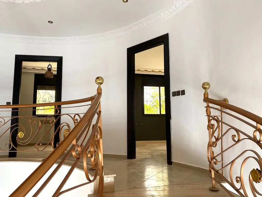 Villa à louer 30 000 dh 600 m², 4 chambres - Riyad Rabat