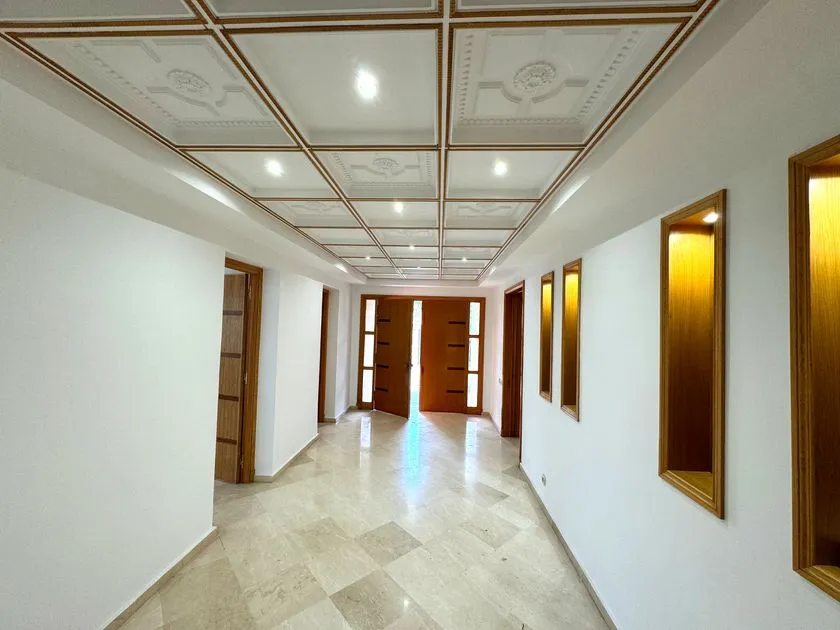 Villa à louer 45 000 dh 2 000 m², 4 chambres - Souissi Rabat