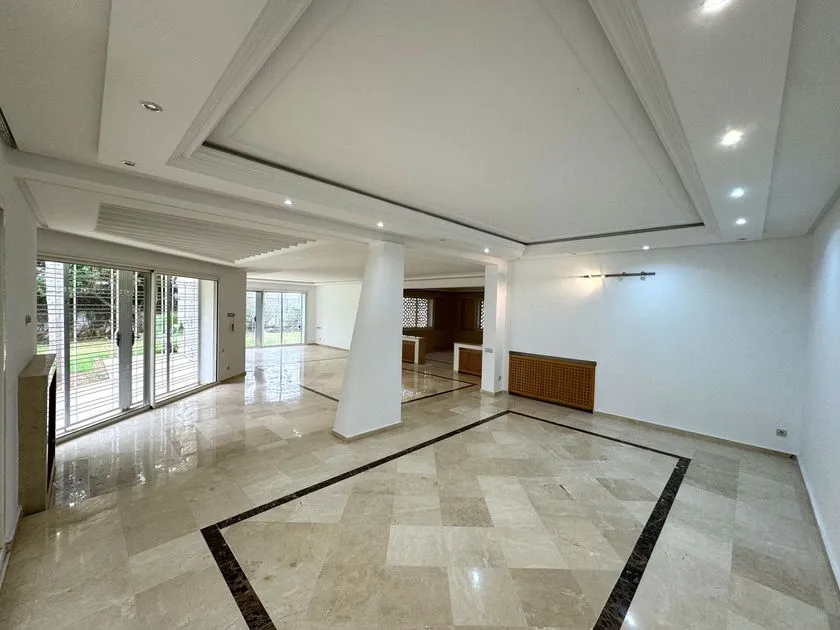 Villa for rent 45 000 dh 2 000 sqm, 4 rooms - Souissi Rabat