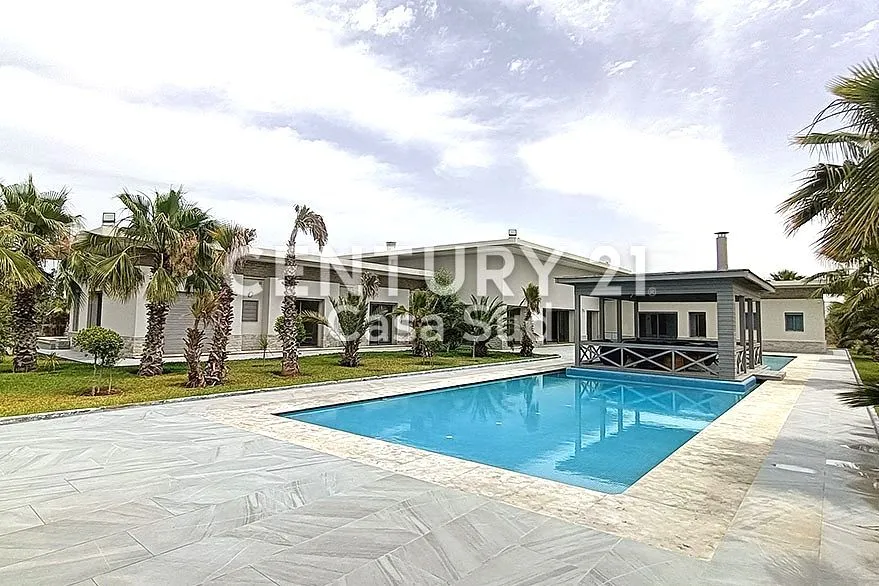 Villa for rent 130 000 dh 20 000 sqm, 5 rooms - Bouskoura 