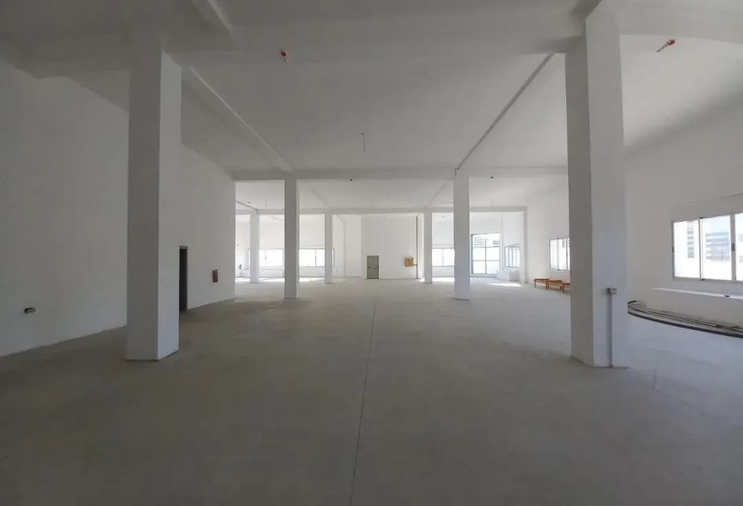 Commerce à louer 220 000 dh 3 800 m² - Drissia Tanger-Assilah | Agenz