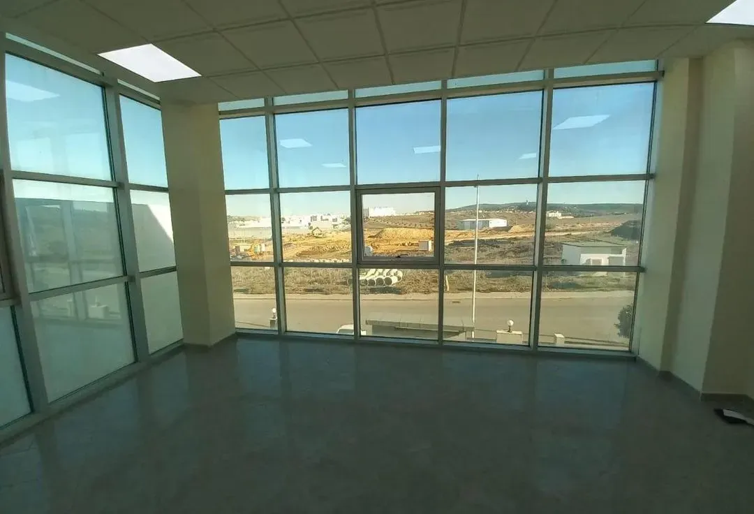 Commerce à louer 220 000 dh 3 800 m² - Drissia Tanger-Assilah | Agenz