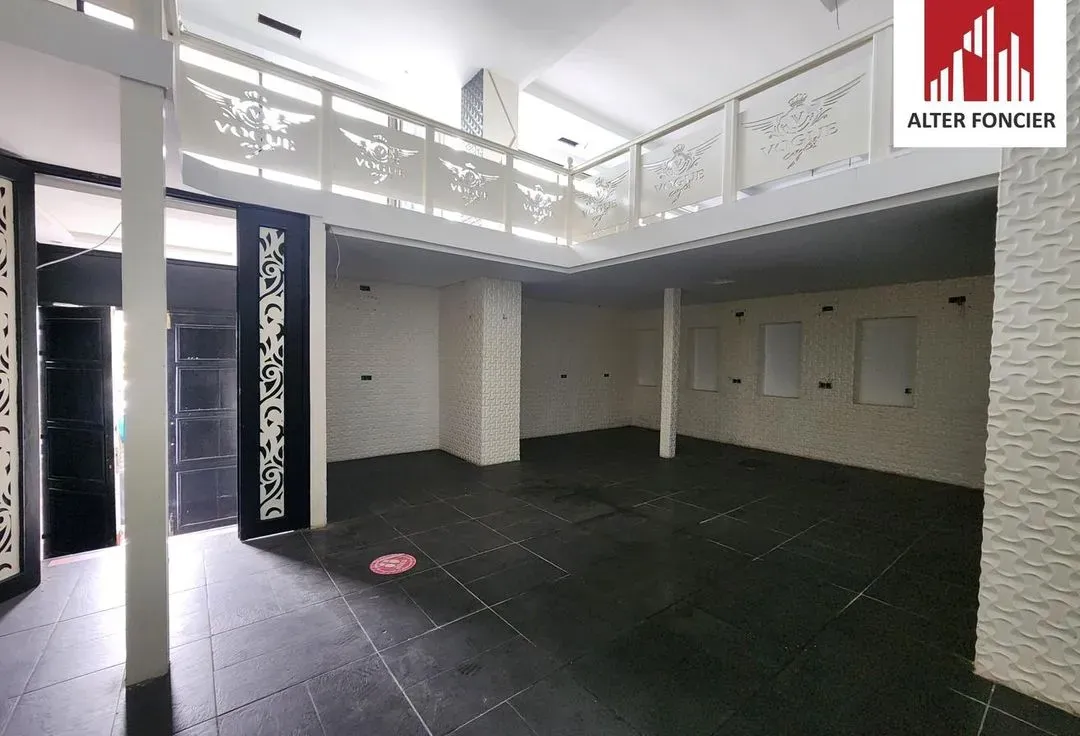 Commerce à louer 60 000 dh 300 m² - Racine Casablanca