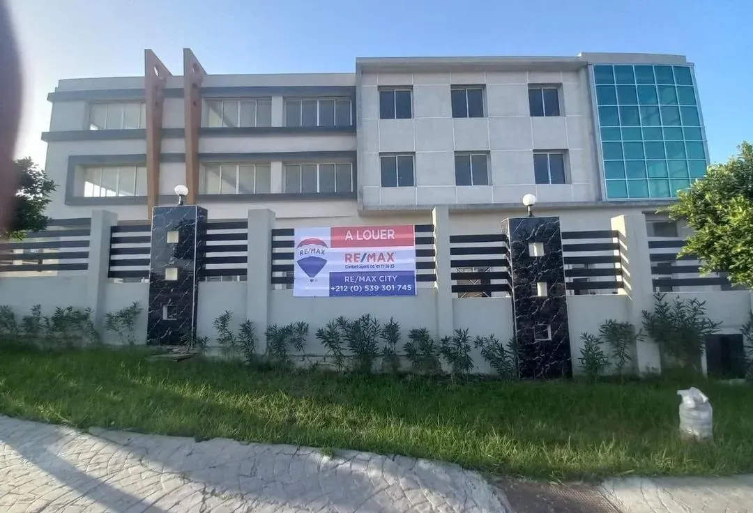 Commerce à louer 220 000 dh 3 800 m² - Drissia Tanger-Assilah | Agenz