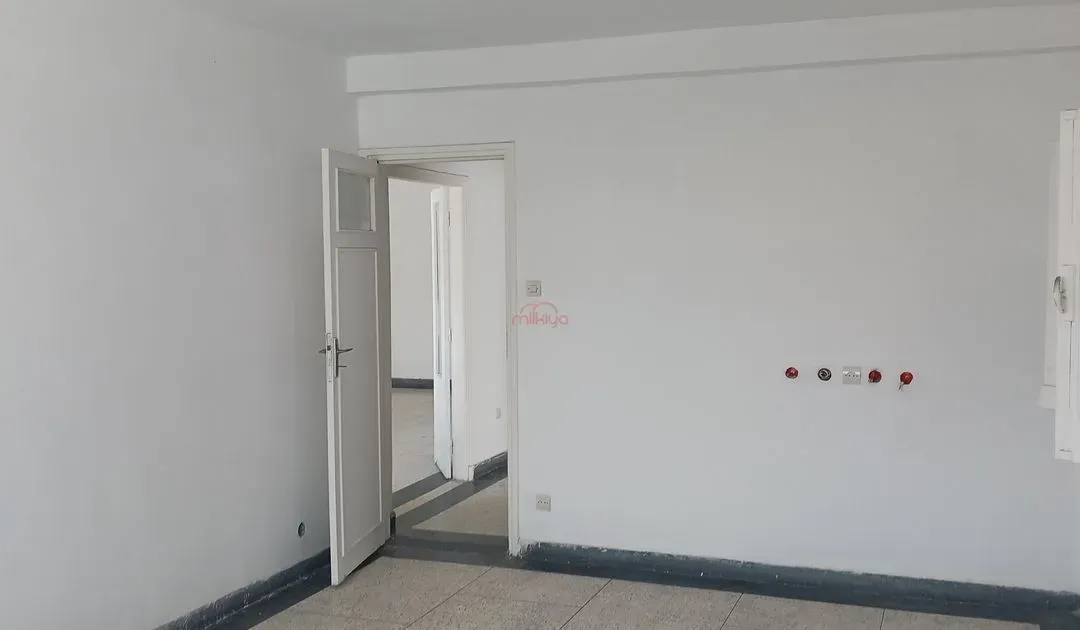 شقة للكراء 000 4 د٠م 200 م², 5 غرف - غرب بورجون الدار البيضاء