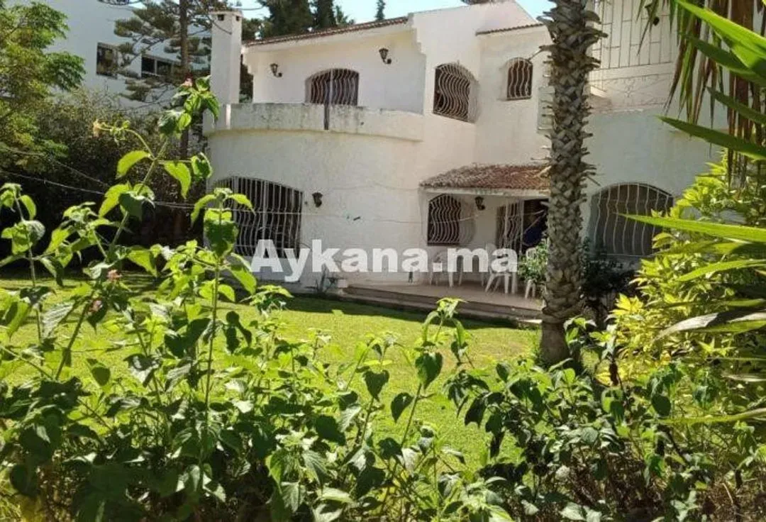 Villa à vendre 9 000 000 dh 900 m², 4 chambres - Riyad Rabat
