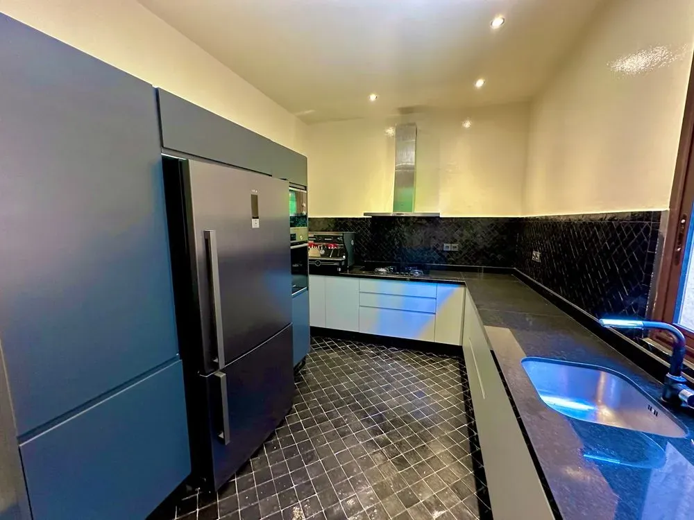 Villa à louer 25 000 dh 280 m² avec 4 chambres - Route de Fès Marrakech | Agenz