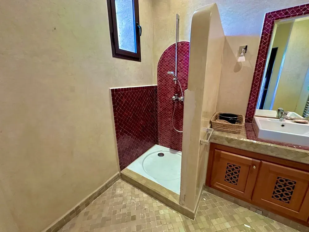 Villa à louer 25 000 dh 280 m² avec 4 chambres - Route de Fès Marrakech | Agenz