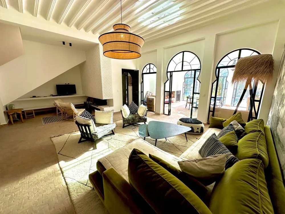 Villa à louer 25 000 dh 280 m² avec 4 chambres - Route de Fès Marrakech | Agenz